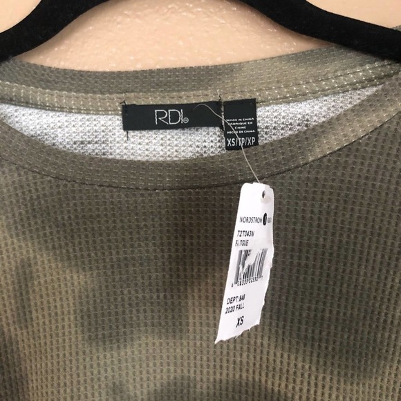 NWT RDI Green Tie Dye Thermal Top - Picture 2 of 5